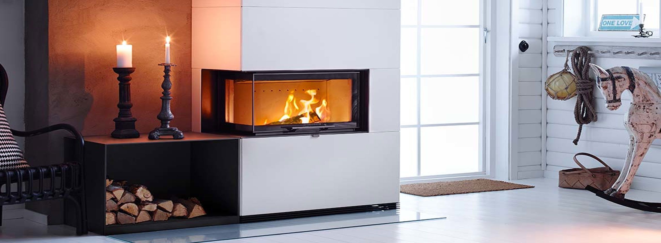 Contura i41 in Artstone mit Holzfachbank